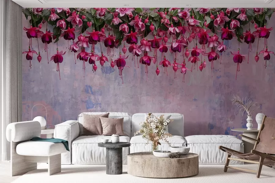 murales de pared Grandes flores fucsias colgando desde arriba sobre el fondo de una pared retro con imitación de rozaduras w02132
