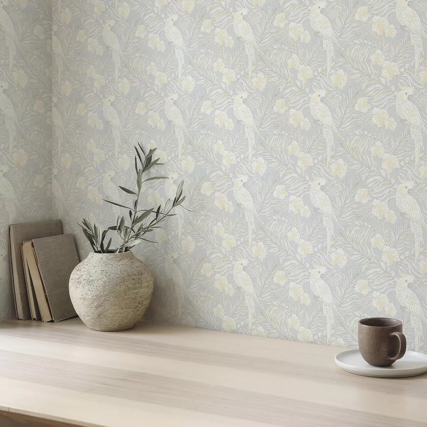 murales de pared Ligero estampado tropical con cacatúas y flores sobre fondo azul a00203