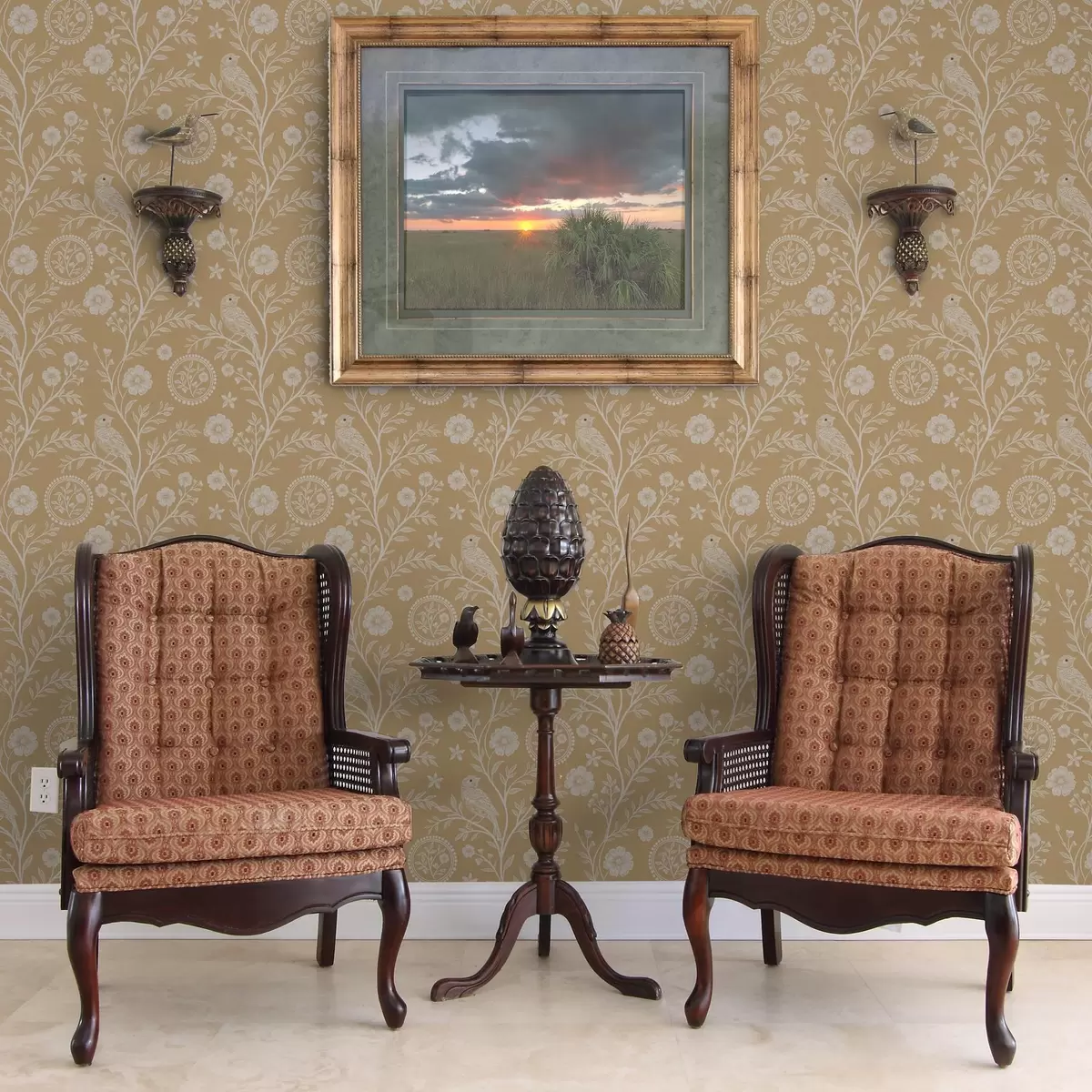 Papel pintado Delicado esbozo de un pájaro y una flor blancos pájaro y flor blancos sobre fondo ocre a00393