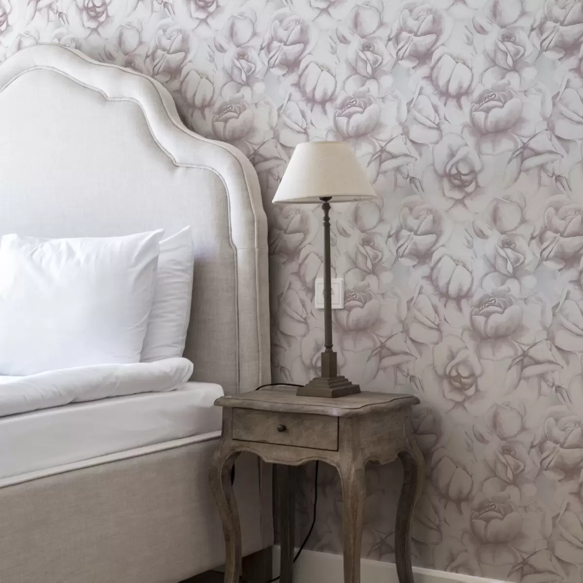 Papel pintado Rosas rosas de acuarela en un delicado estilo difuminado a00434