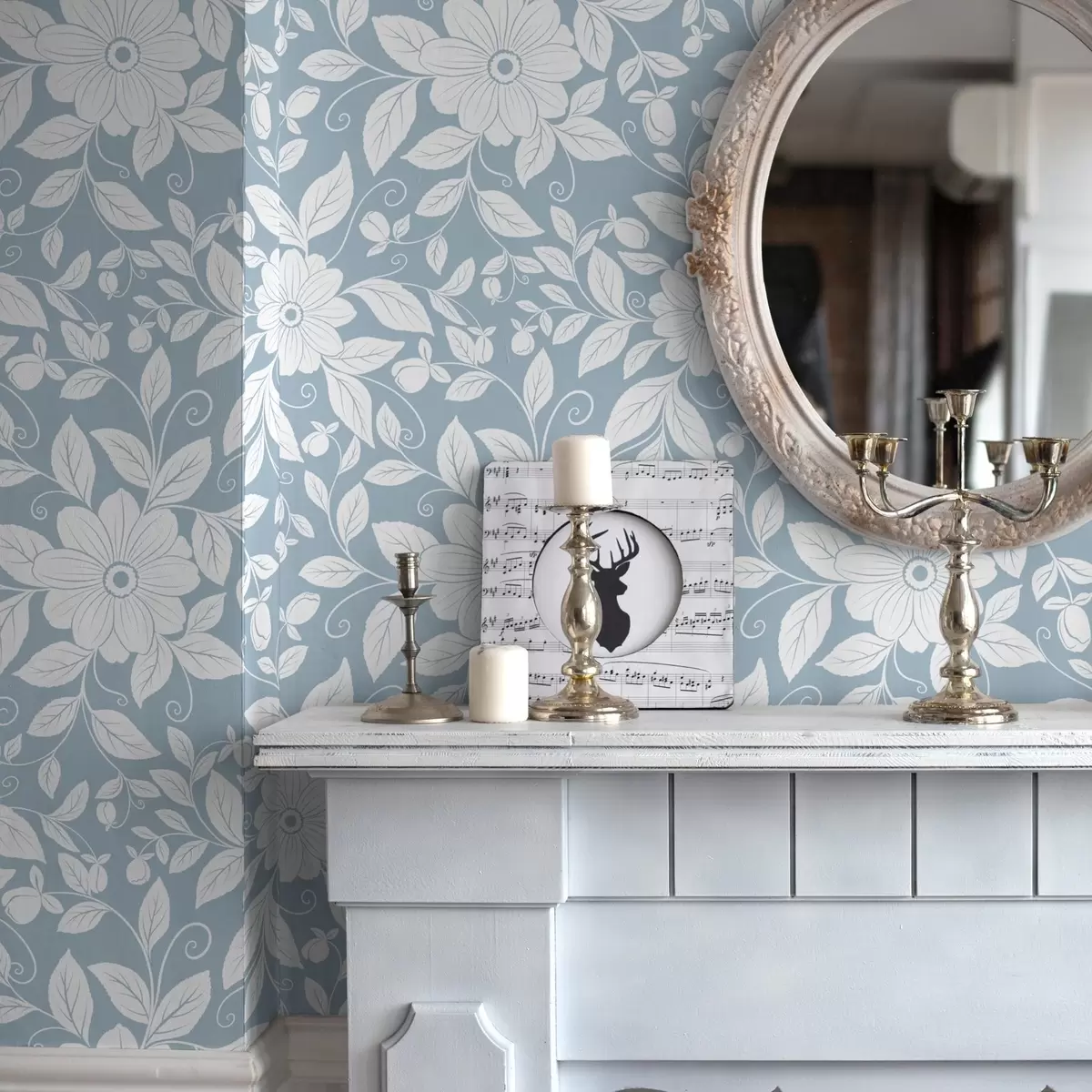 Papel pintado Contorno floral blanco sobre fondo azul pastel a00452