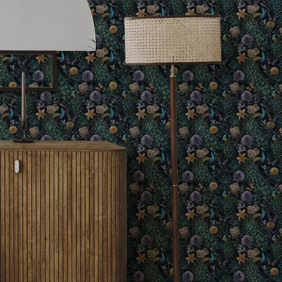 murales de pared Pavos reales entre flores oscuras y mariposas a00348