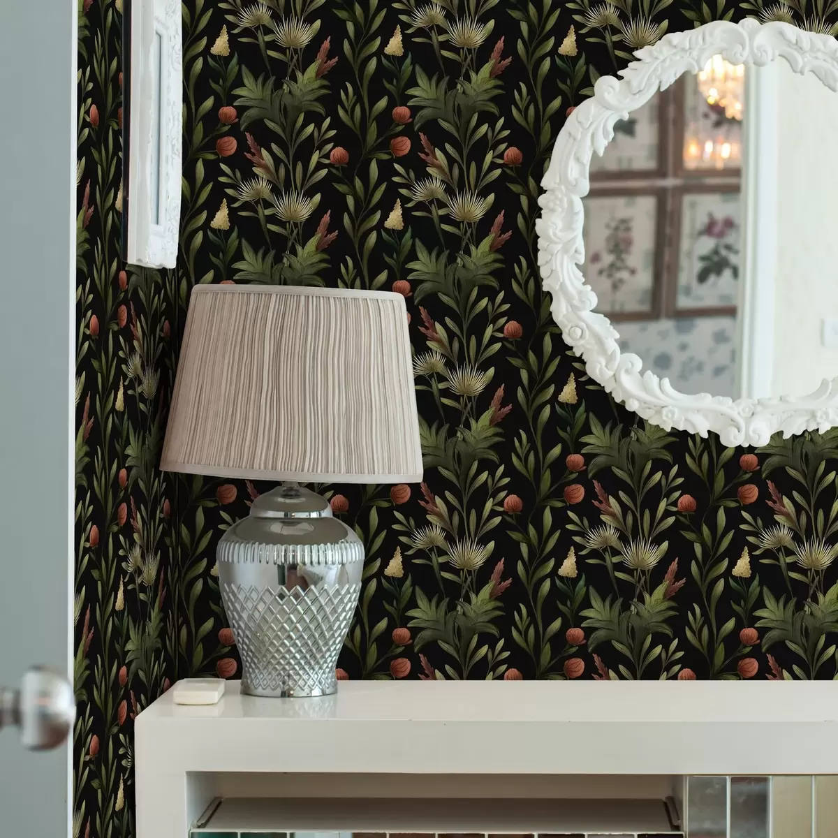 Papel pintado Hierbas altas y flores sobre fondo negro, estampado detallado a00620