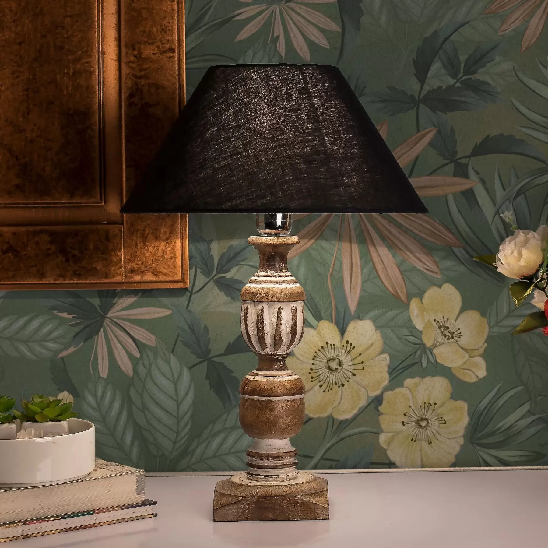 murales de pared Flores amarillas entre texturas de hojas verdes a00718