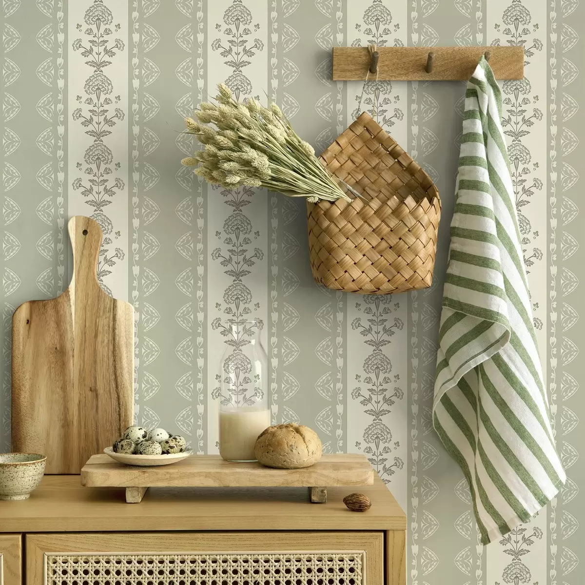 Papel pintado Adorno rayado con columnas florales en tonos salvia a00719