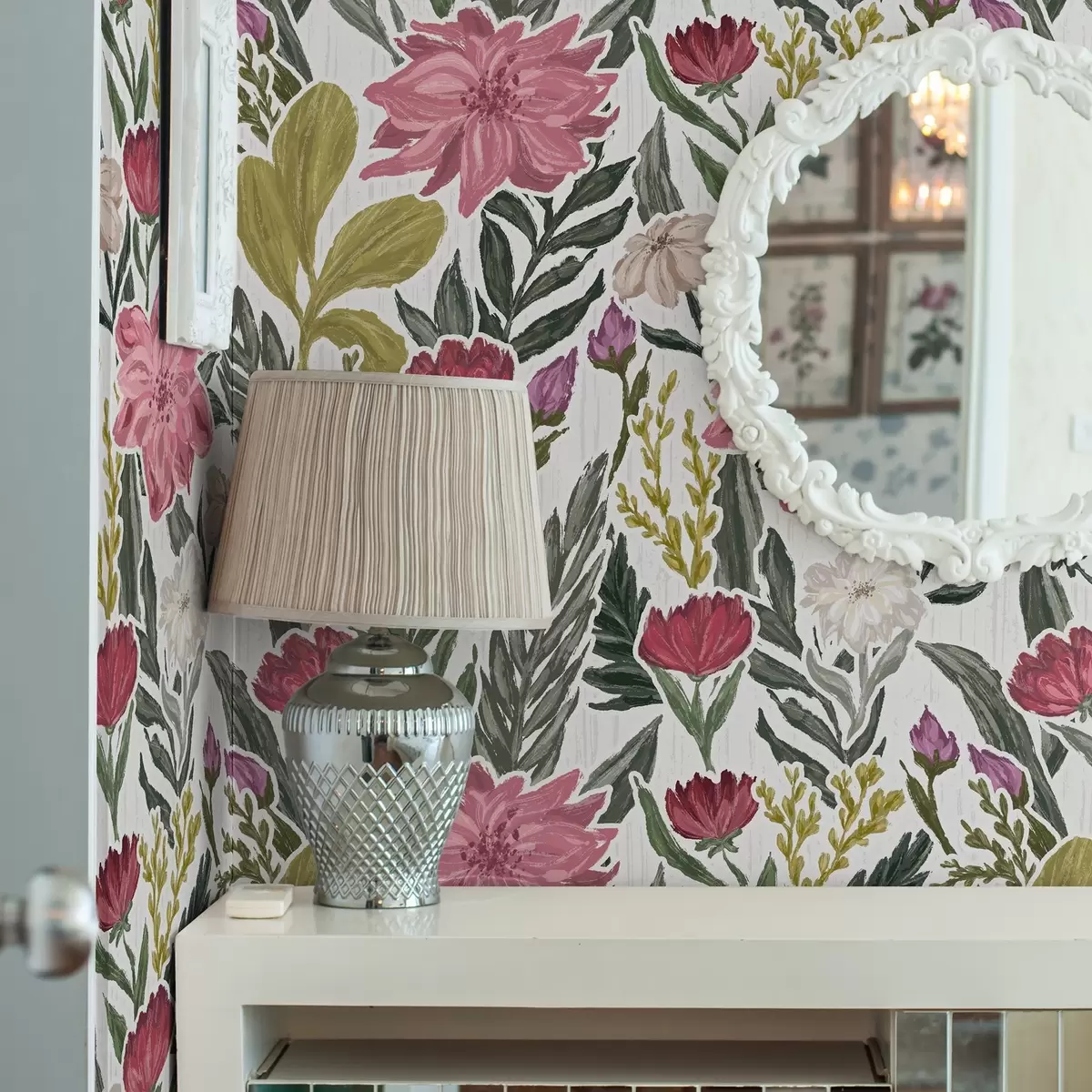 Papel pintado Exuberantes flores rosas y crema sobre fondo blanco, textura impasto a00629v1