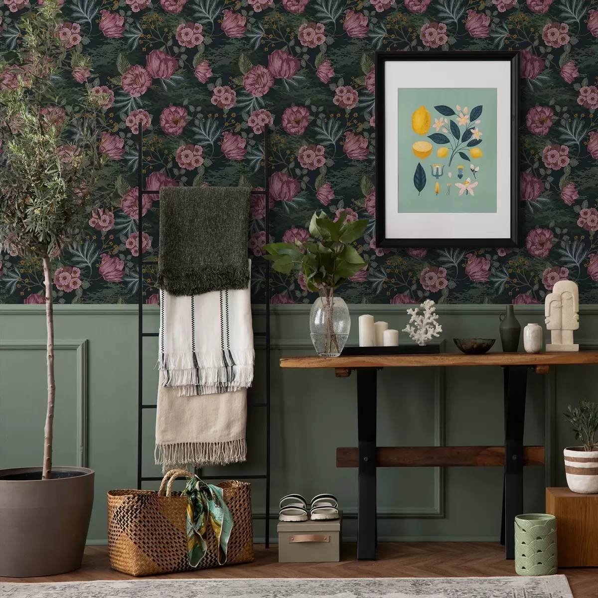 Papel pintado Flora oscura con flores y hojas rosadas, fondo intenso a00724