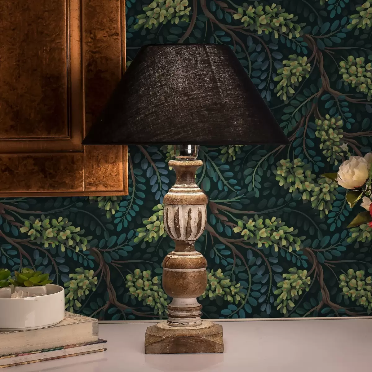 Papel pintado Ramas con inflorescencias verdosas sobre fondo oscuro a00786