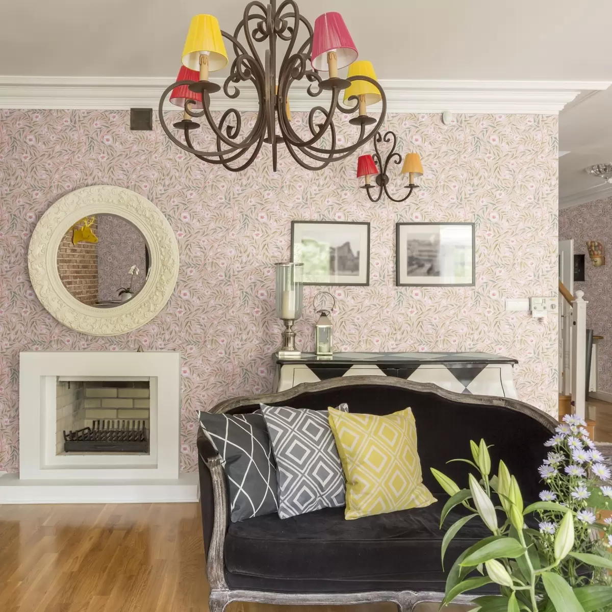 Papel pintado Delicadas flores rosadas y hojas suaves sobre un fondo pastel a00788