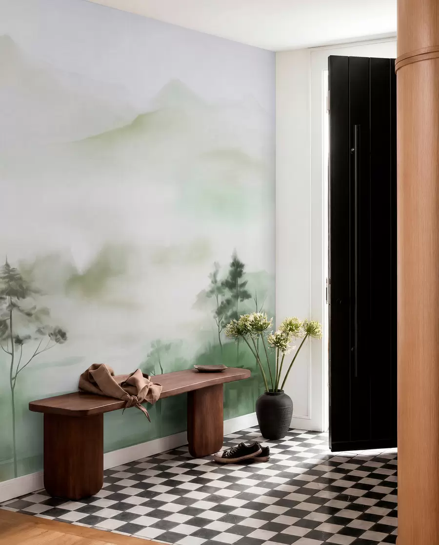 murales de pared Paisaje brumoso con árboles altos y montañas en tonos verdes y grises apagados, estilo minimalista, texturizado w09469