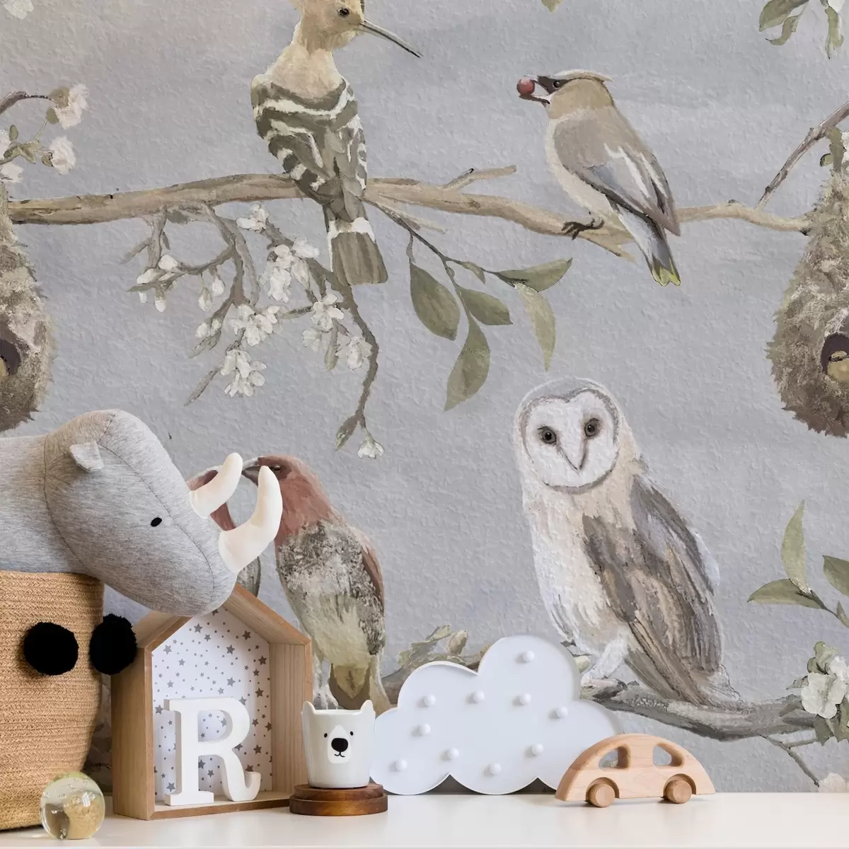 Papel pintado Pájaros en ramas con flores sobre fondo gris a00738