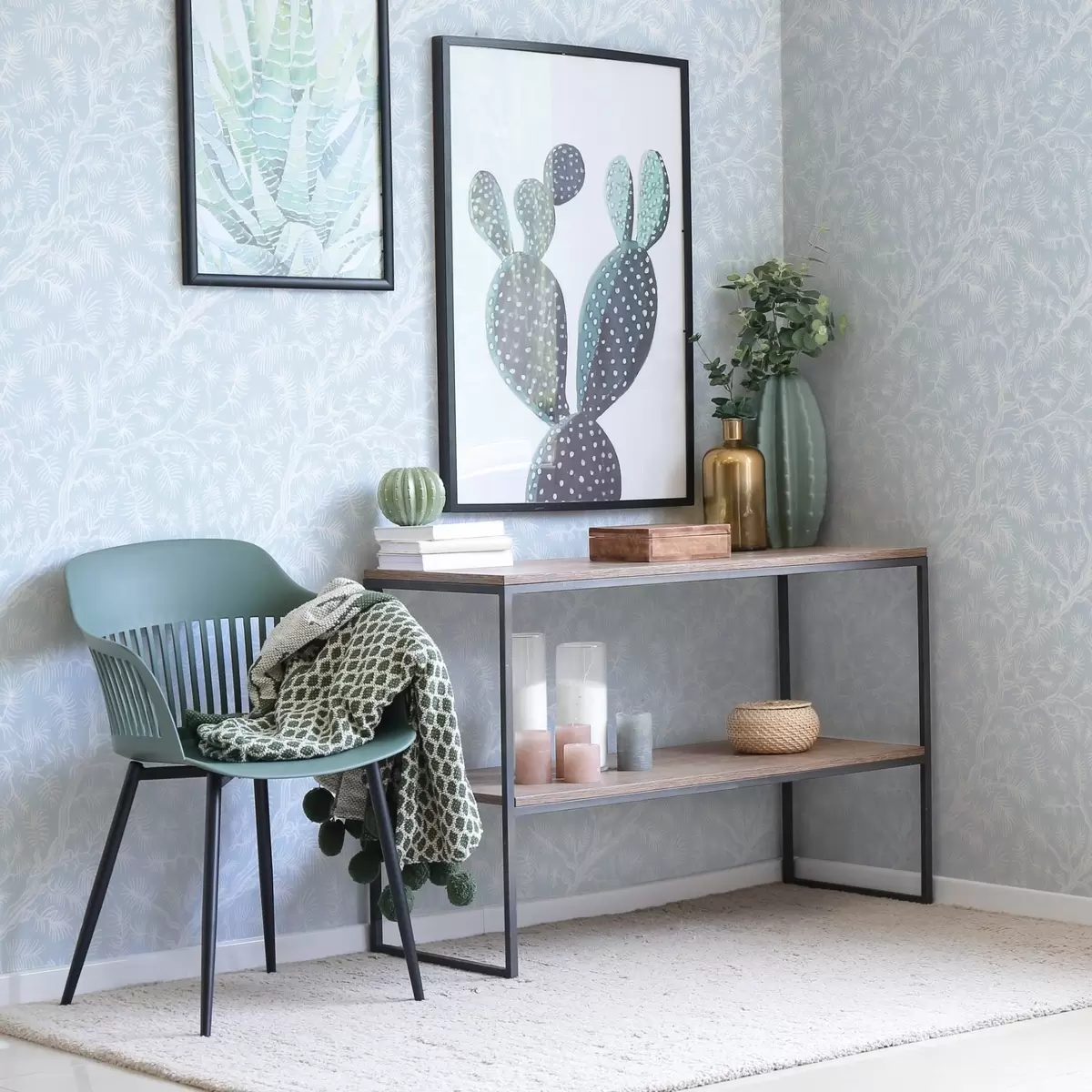 Papel pintado Ramitas de pino en tonos claros sobre fondo azul a00838