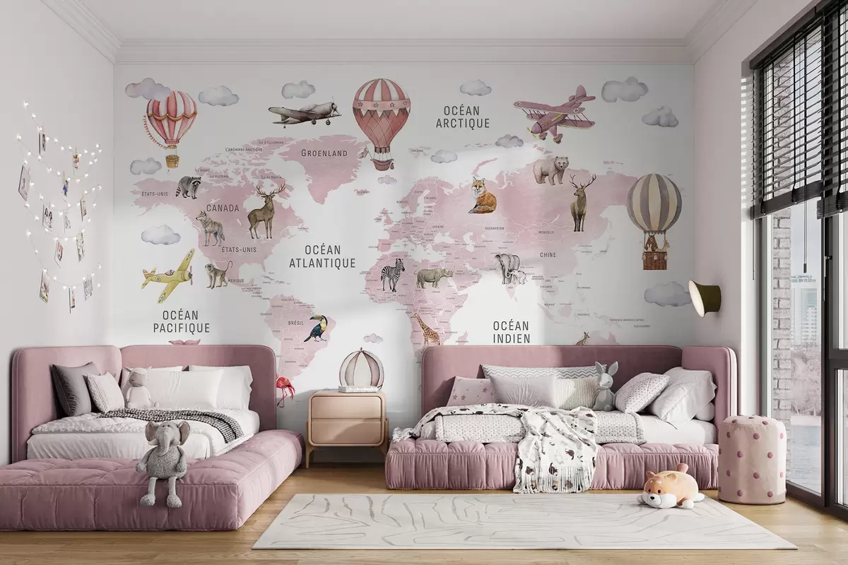 murales de pared Mapa infantil en estilo acuarela con animales y globos aerostáticos. En francés. Color rosa. c00001frv3