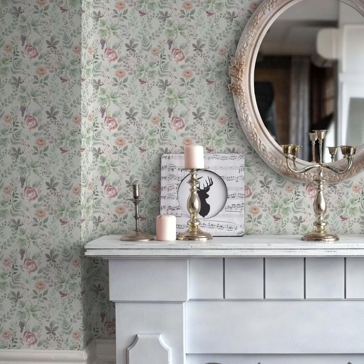 Papel pintado Jardín en tonos pastel con rosas, helechos y uvas. a00867