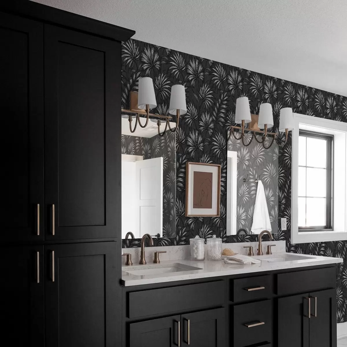 Papel pintado Hojas de palmera blancas y negras sobre fondo oscuro a00891