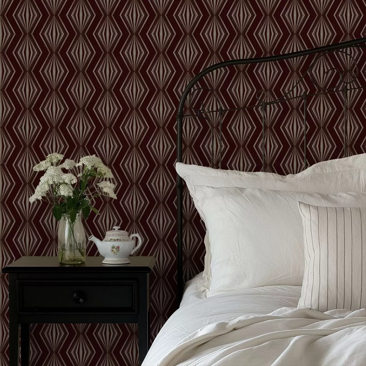 Papel pintado Diseño geométrico de diamantes sobre fondo marrón vino. a00925v1