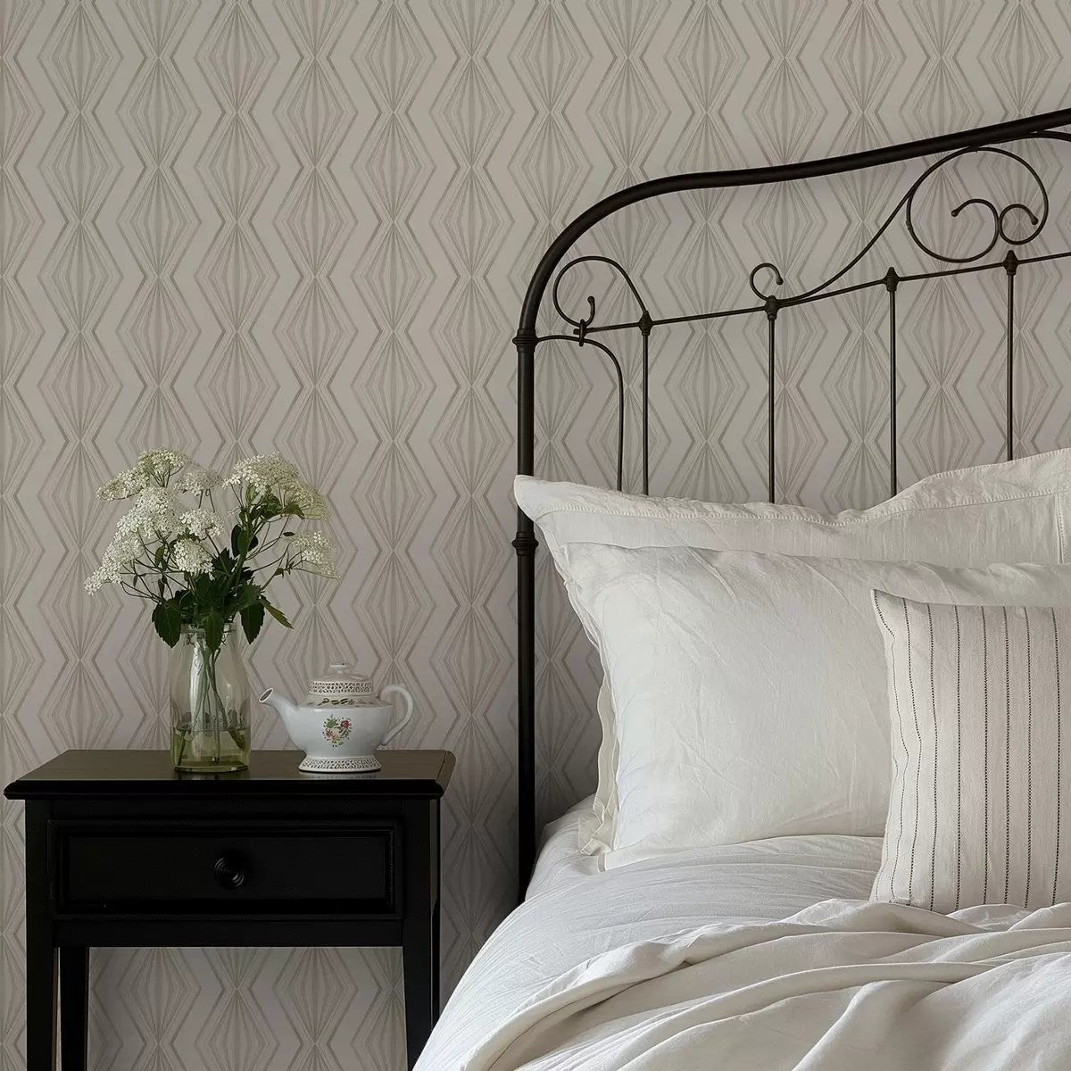 Papel pintado Adorno ligero de diamantes en tranquilos tonos beige. a00925v2