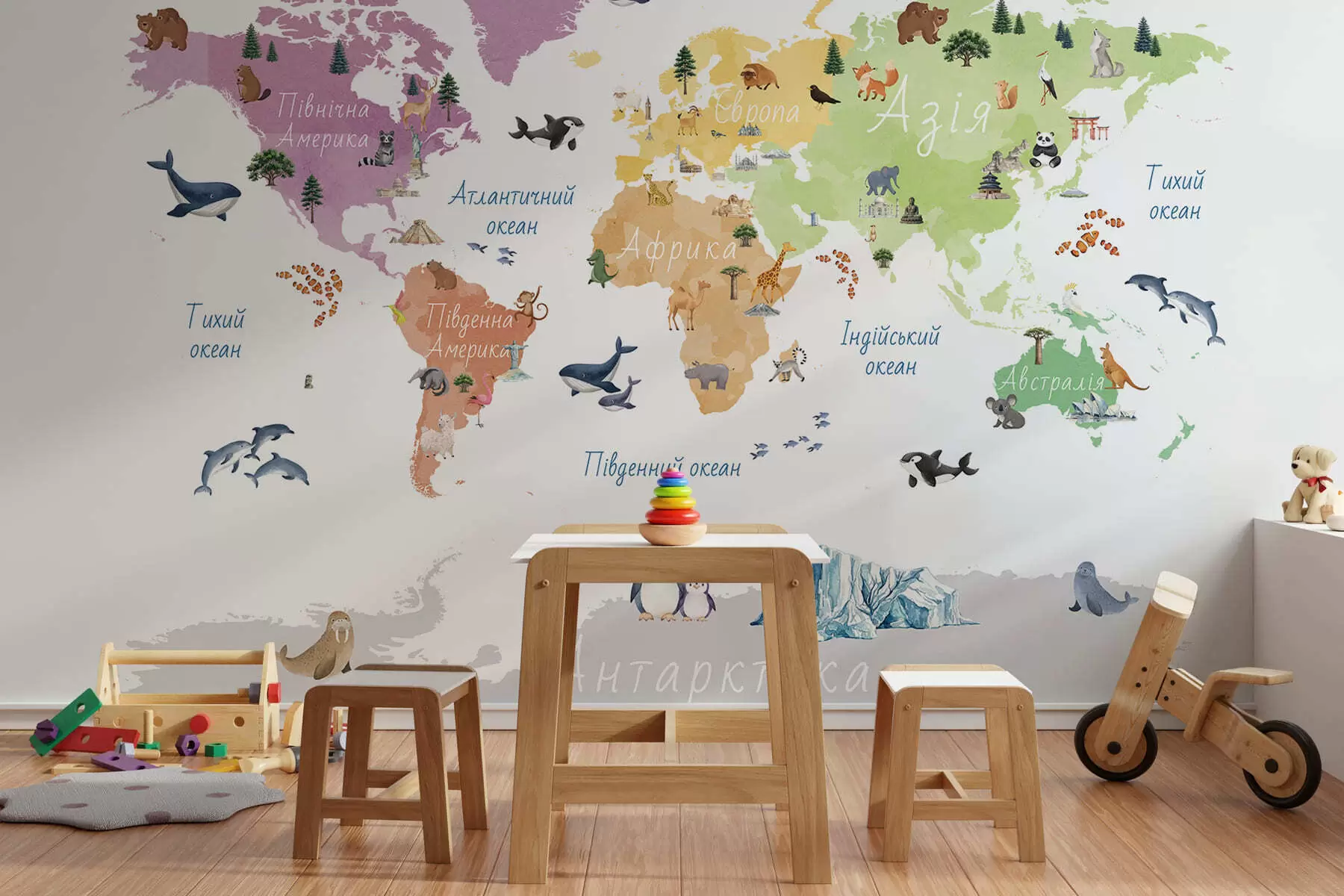 murales de pared Un mapa a color con estilo de acuarela en el que aparecen animales, plantas y elementos arquitectónicos. Etiquetas en ucraniano c00009uk